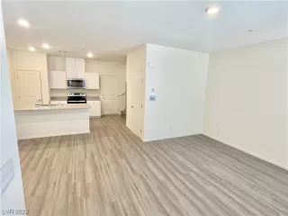 Photo #3: 2545825 Listing