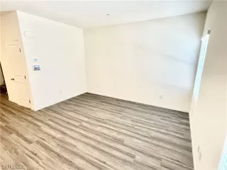 Photo #4: 2545825 Listing