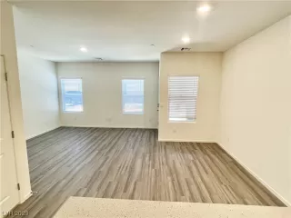 Photo #6: 2545825 Listing