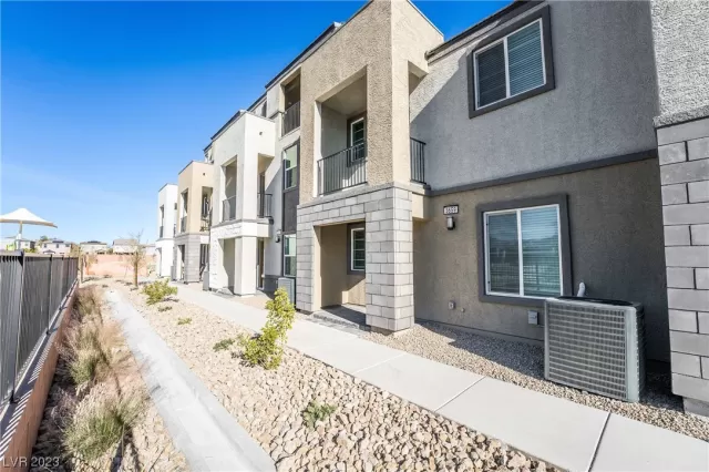 MLS: 2545832 Condo For Sale