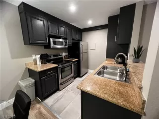 Photo #4: 2545844 Listing