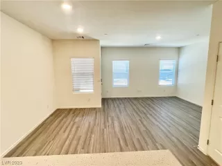 Photo #6: 2545845 Listing