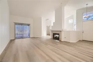 Photo #4: 2545885 Listing