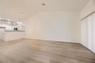 Photo #5: 2545885 Listing