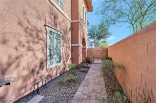 Photo #2: 2545888 Listing