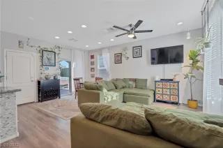 Photo #3: 2545888 Listing