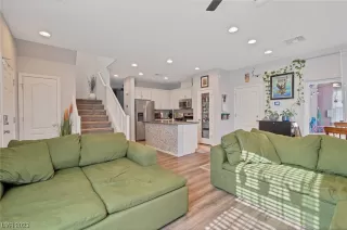 Photo #5: 2545888 Listing