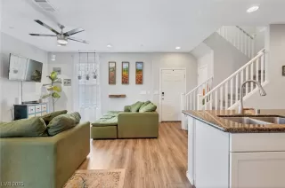 Photo #6: 2545888 Listing