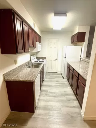 Photo #5: 2545891 Listing 