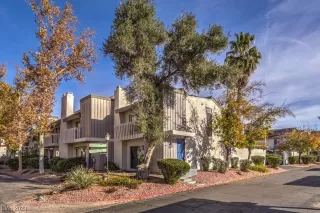 Photo #6: 2545894 Listing