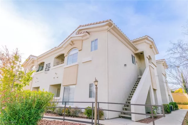 MLS: 2545897 Condo For Sale