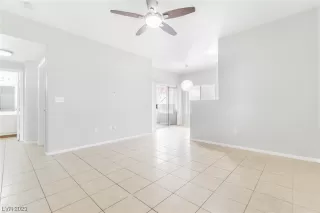 Photo #4: 2545897 Listing