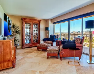 Photo #3: 2545905 Listing