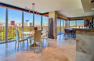 Photo #4: 2545905 Listing