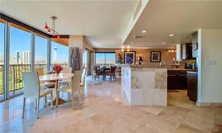 Photo #5: 2545905 Listing