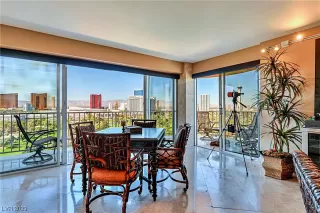 Photo #6: 2545905 Listing