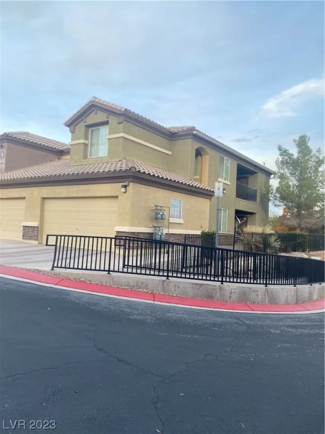 MLS: 2545921 Condo For Sale