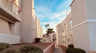 Photo #2: 2545941 Listing