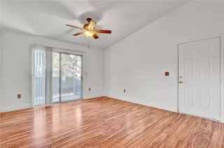 Photo #6: 2545959 Listing