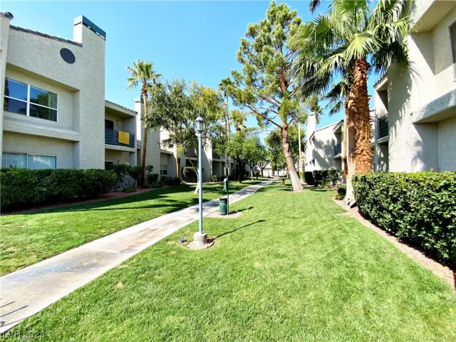 MLS: 2546032 Condo For Sale