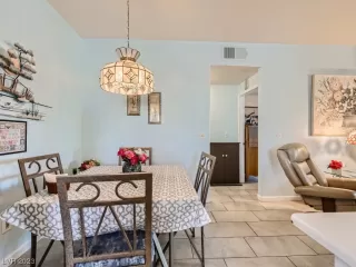 Photo #5: 2546049 Listing