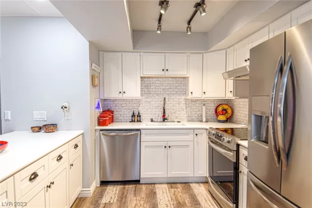 MLS: 2546061 Condo For Sale