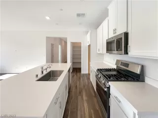 Photo #5: 2546075 Listing