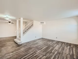 Photo #3: 2546080 Listing