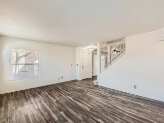 Photo #4: 2546080 Listing