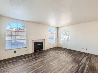 Photo #5: 2546080 Listing