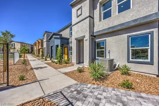 MLS: 2546082 Condo For Sale