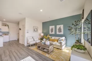 Photo #5: 2546082 Listing