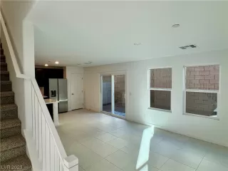 Photo #4: 2546086 Listing 