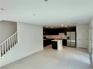 Photo #5: 2546086 Listing 