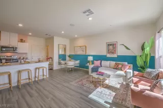 Photo #5: 2546087 Listing