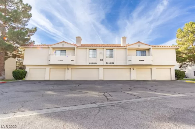 MLS: 2546112 Condo For Sale