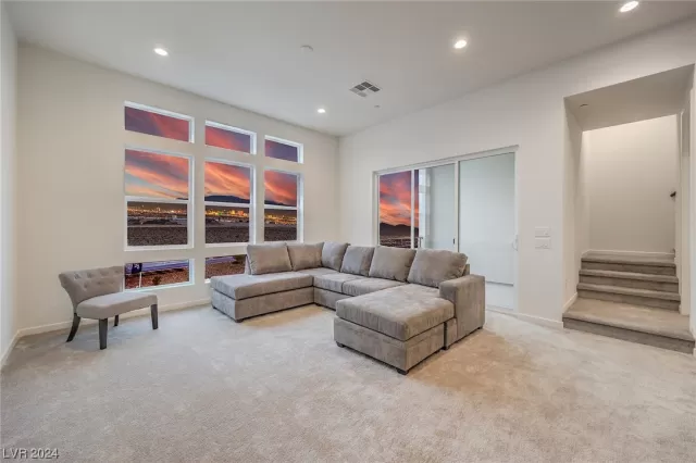 MLS: 2546124 Condo For Sale