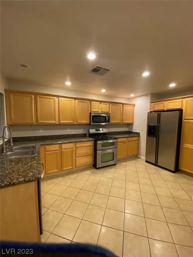 MLS: 2546151 Condo For Sale