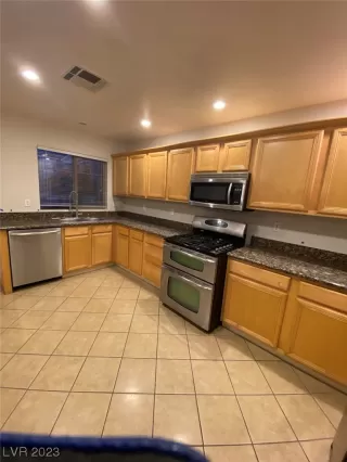 Photo #1: 2546151 Listing 