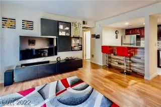 Photo #2: 2546152 Listing