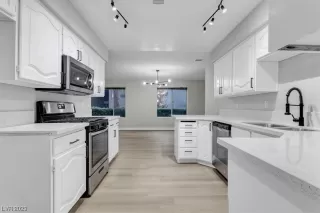 Photo #3: 2546157 Listing