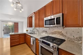 Photo #5: 2546175 Listing