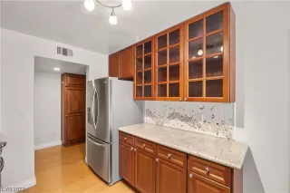 Photo #6: 2546175 Listing