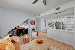Photo #5: 2546177 Listing