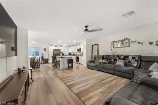 Photo #3: 2546197 Listing