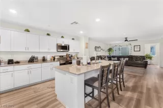 Photo #4: 2546197 Listing