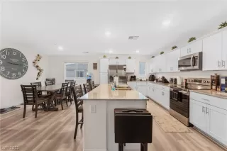 Photo #5: 2546197 Listing