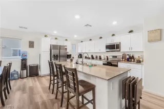 Photo #6: 2546197 Listing