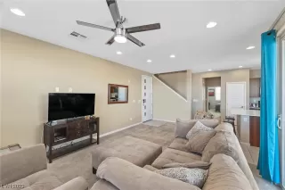 Photo #4: 2546235 Listing