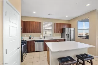 Photo #6: 2546235 Listing